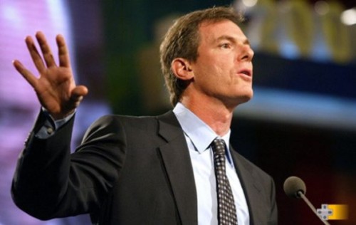 �P���M־�ĸ�ͨCEO���_���Ÿ���